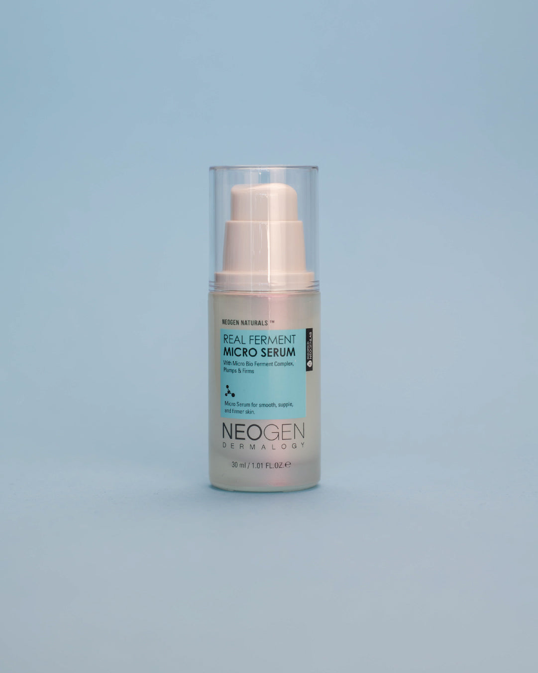 imazh i serumit të fytyrës NEOGEN DERMALOGY Real Ferment Micro Serum (30ml). Serumi xhel ofron elasticitet dhe gjallëri lëkurës, ndihmon në heqjen e njollave/hiperpigmentimit me 61% përbërës të fermentuar (Bifida Lysate, Saccharomyces, Orizi).