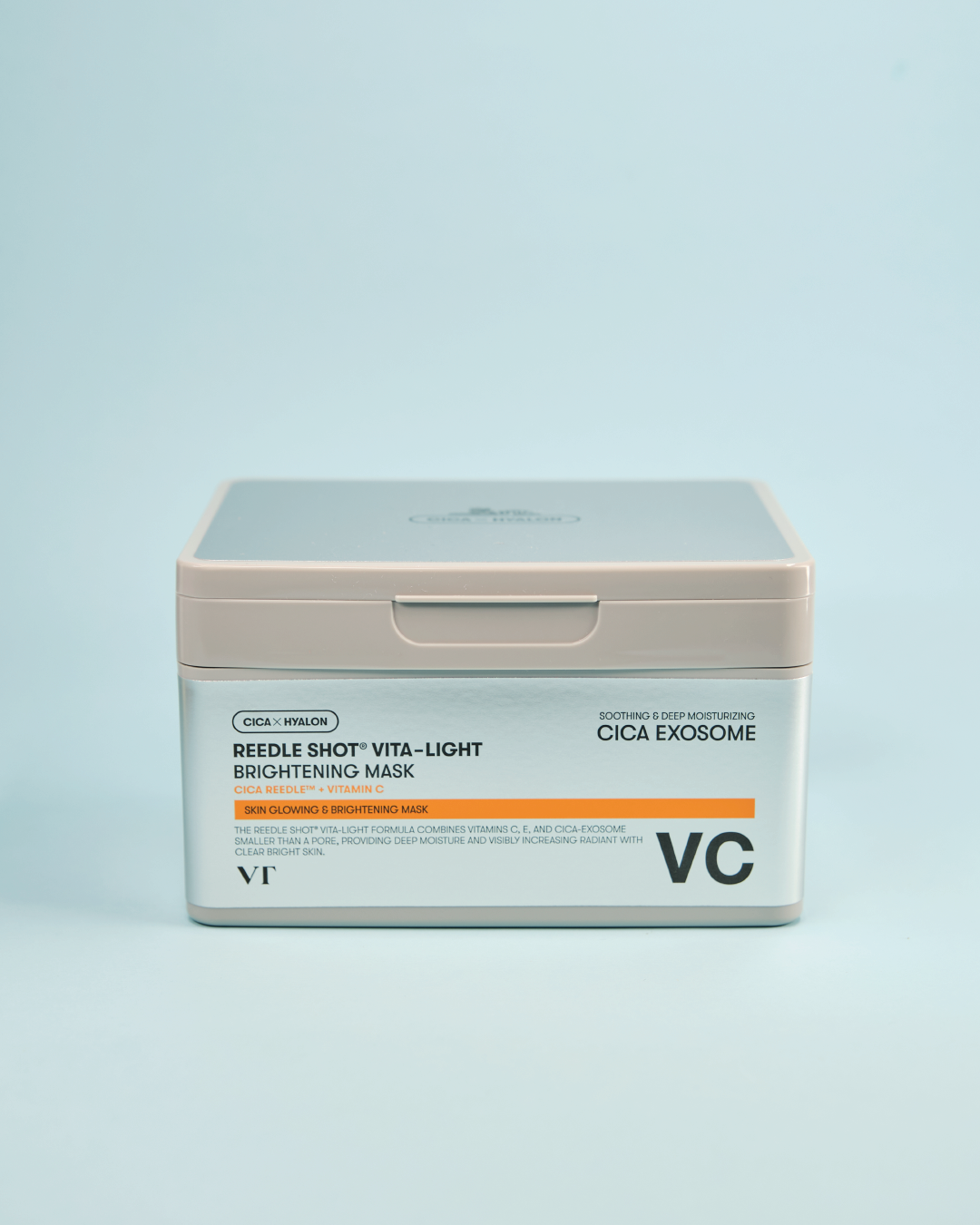 Imazh i maskave të fytyrës VT COSMETICS Reedle Shot Vita-light Brightening Mask (30 copë). Maskat ndriçojnë tonin e lëkurës, reduktojnë hiperpigmentimin/njollat pas akneve dhe qetësojnë me Vitaminë C, Niacinamide dhe kompleksin e patentuar MELAZERO V2™.